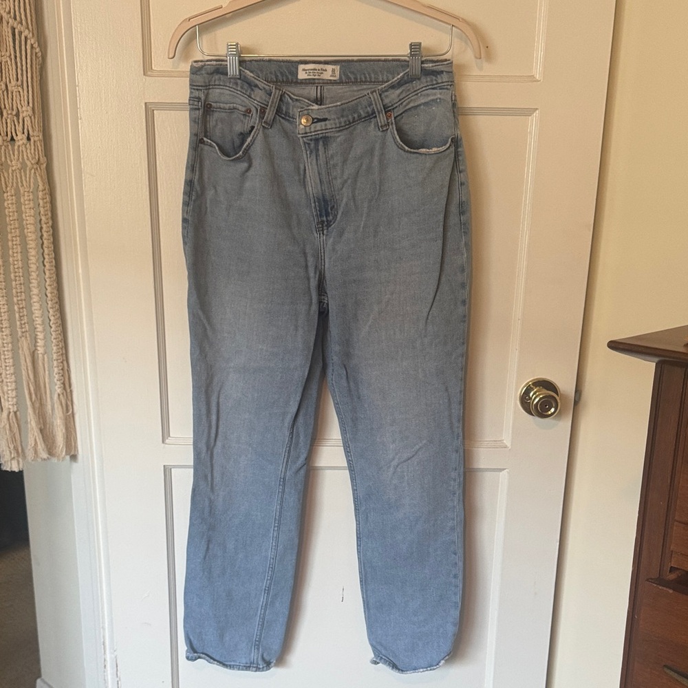 Abercrombie & Fitch 90s Slim Straight Ultra High Rise Jean